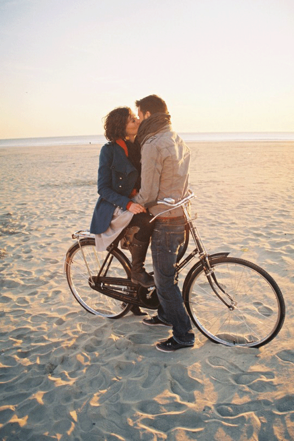 cute-couples-beach