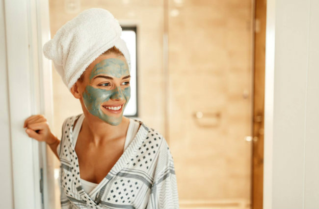 Getty-Images-woman-face-masks-Barnard-Bodo