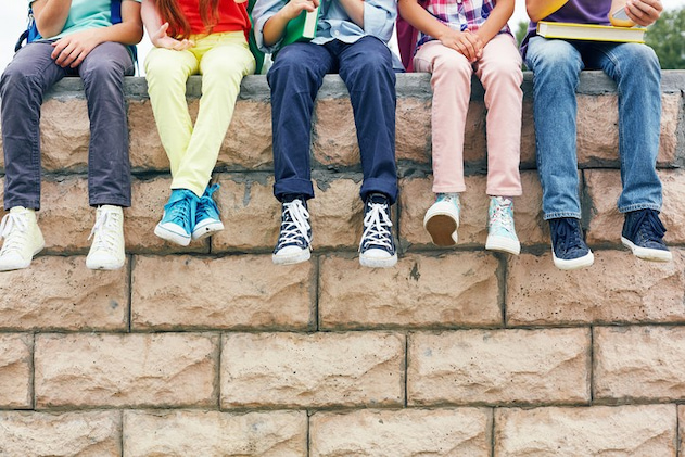 teens sitting on the wall 